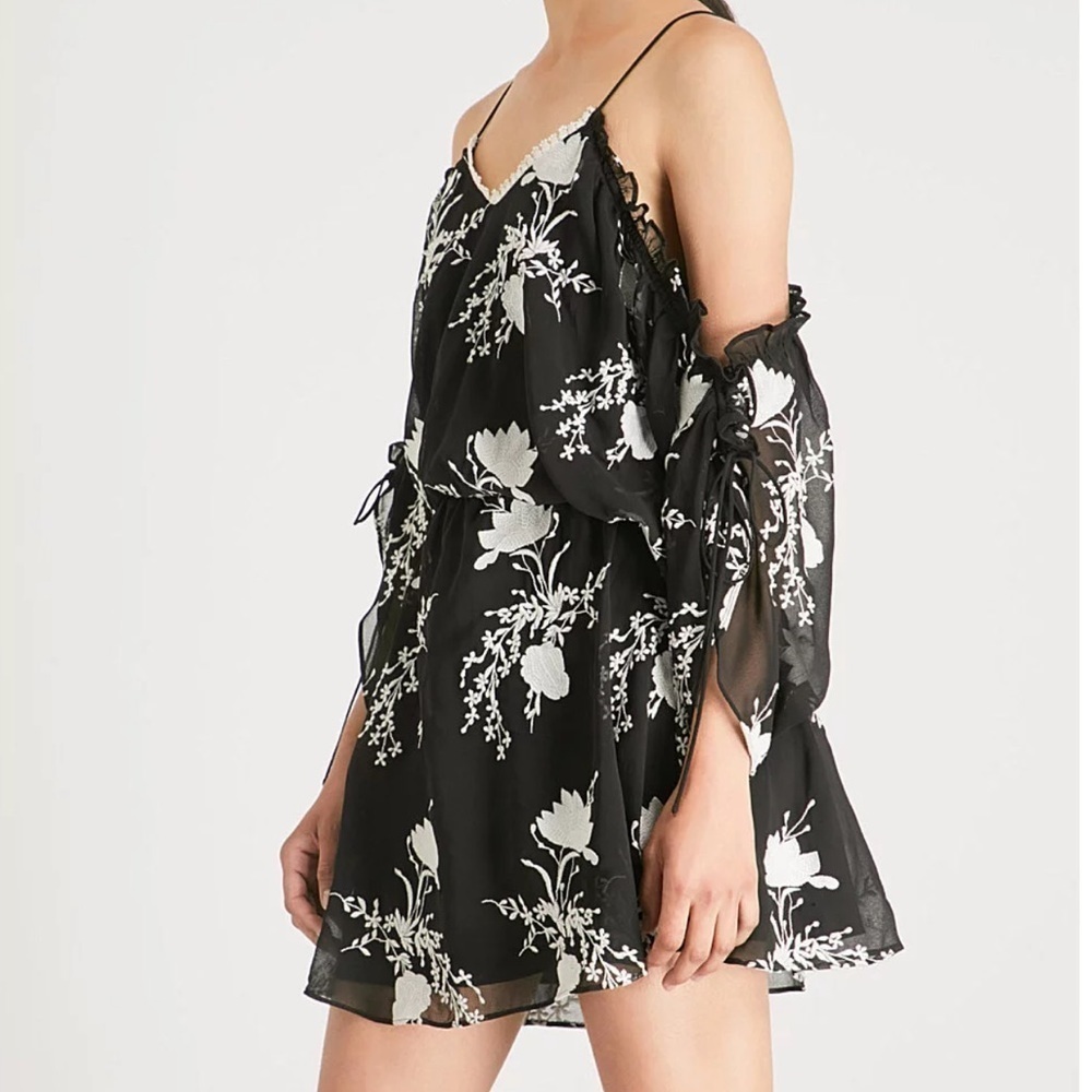 Alice + Olivia floral‎ black dress. Size small